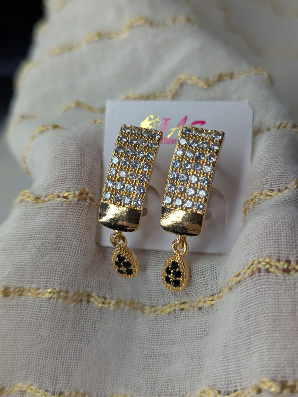 B-GOLD STUD EARRINGS