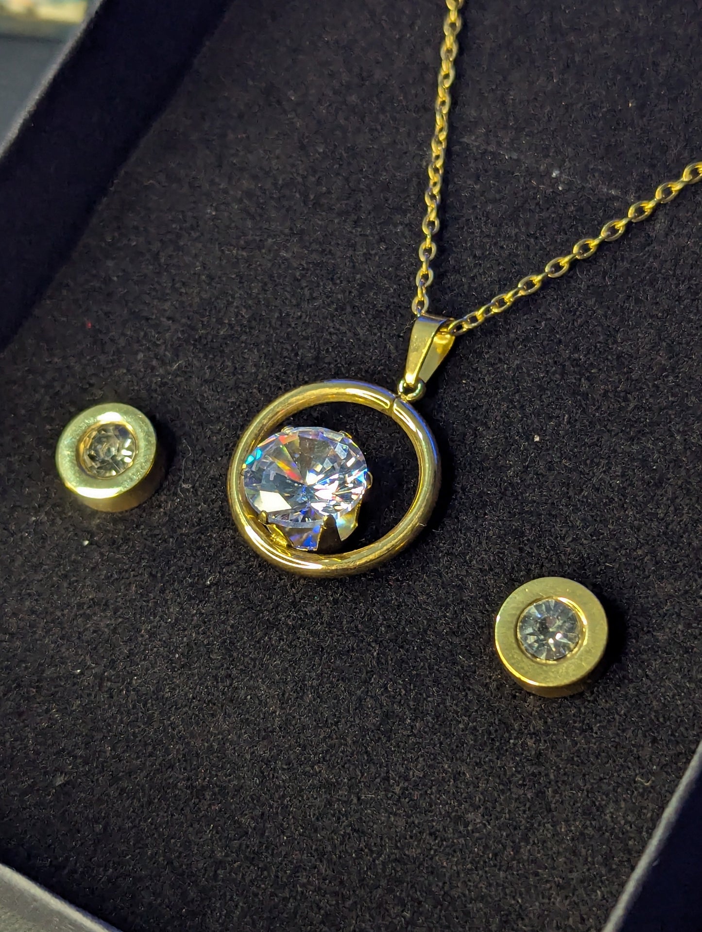 DIAMOND NECK PENDANT