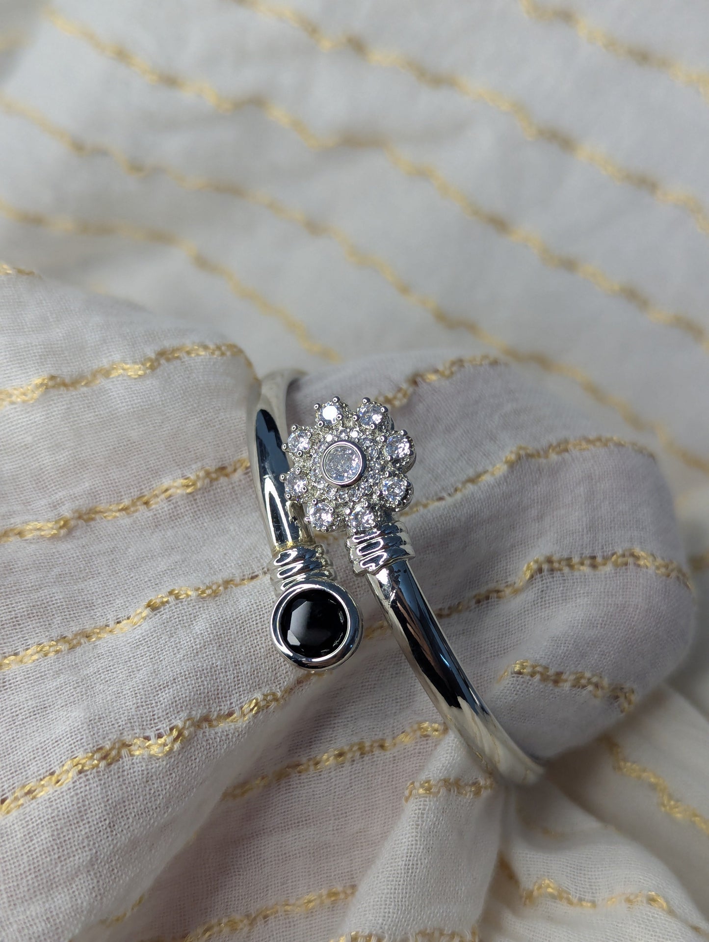 SILVER FLOWER BRACELET