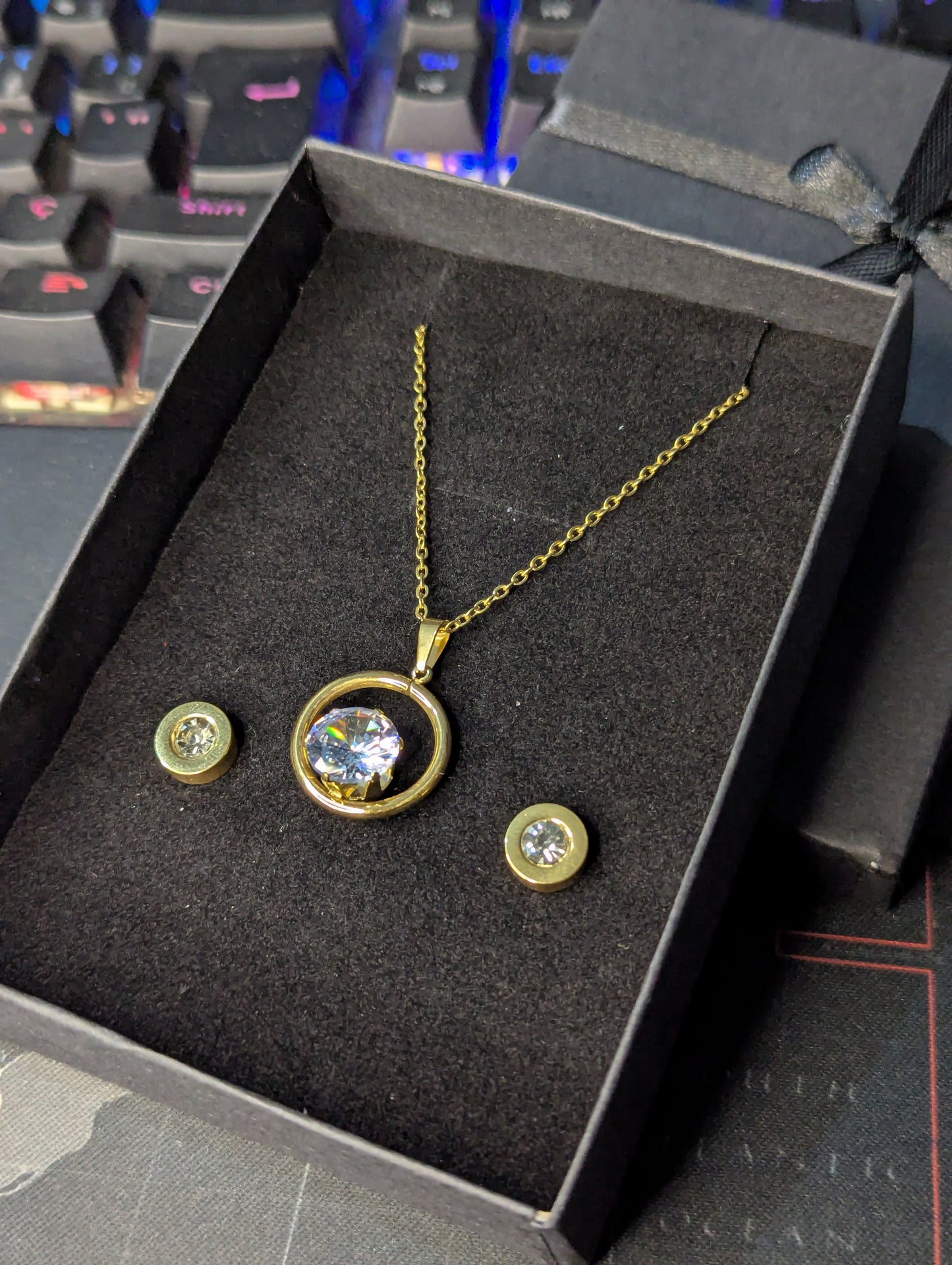DIAMOND NECK PENDANT