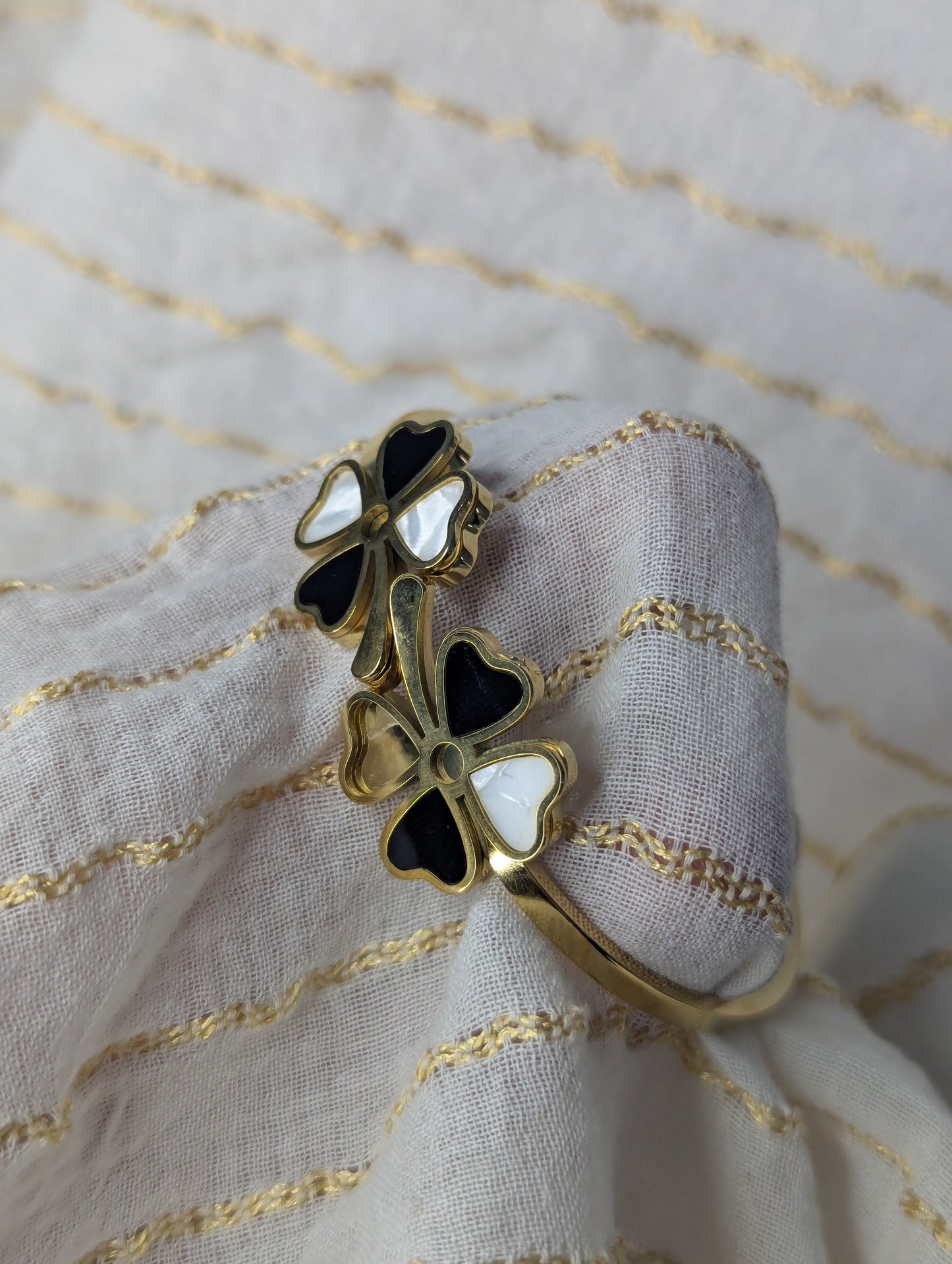 GOLDEN FLOWER BRACELET
