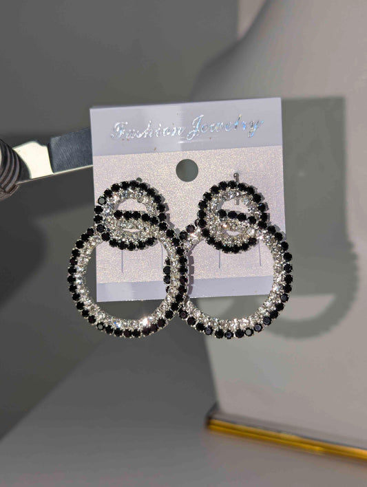 BLACK ROUND EARRINGS
