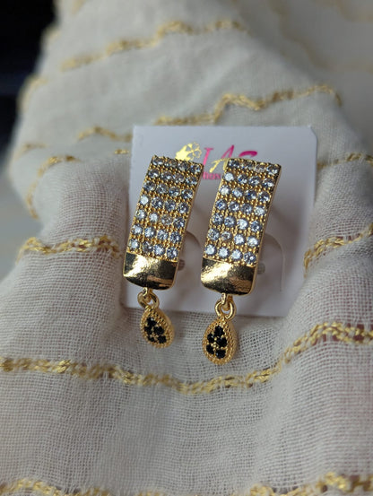 B-GOLD STUD EARRINGS
