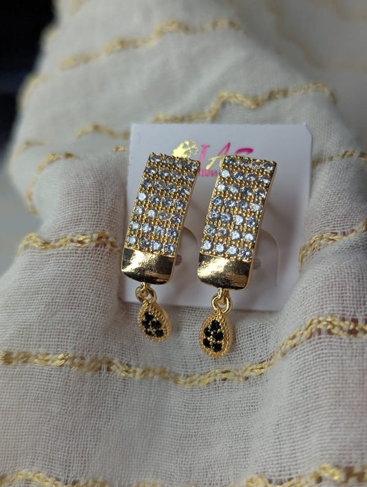 B-GOLD STUD EARRINGS