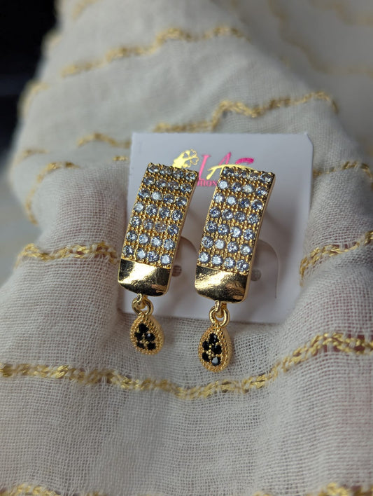 B-GOLD STUD EARRINGS