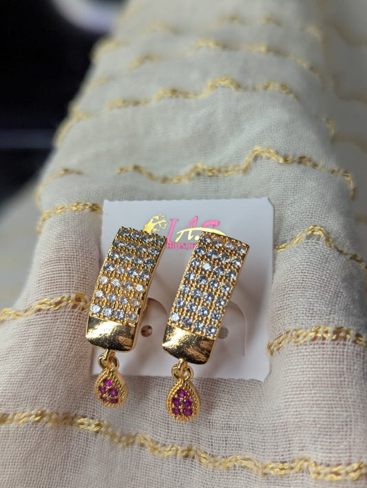 P-GOLD STUD EARRINGS