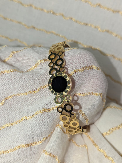 BLACK ROUND BRACELET